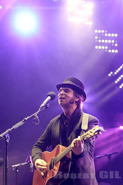 GAZ COOMBES - 2015-06-24 - PARIS - Place de la Republique - Gareth Michael Coombes